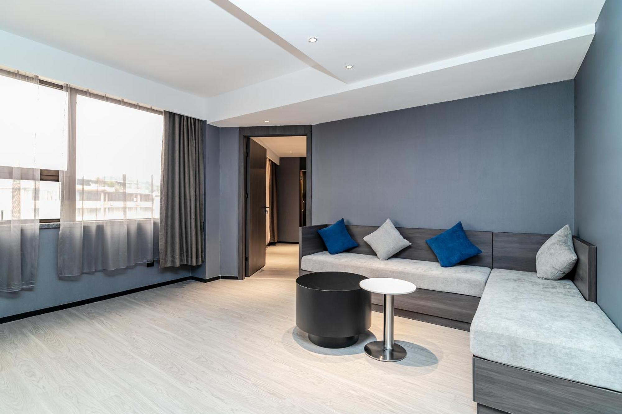 Insail Hotels Canton Extérieur photo